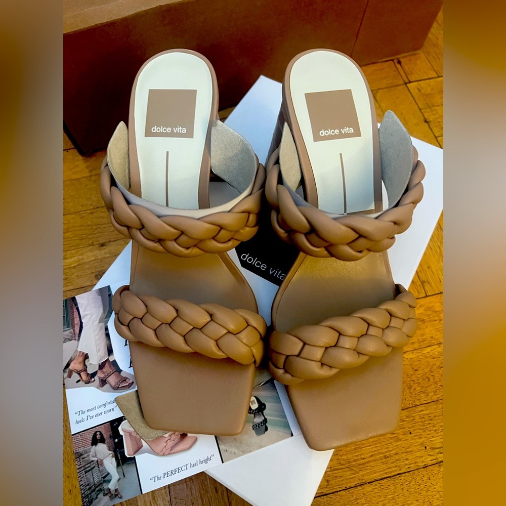 Dolce vita sandals size 6 beige/tan color
